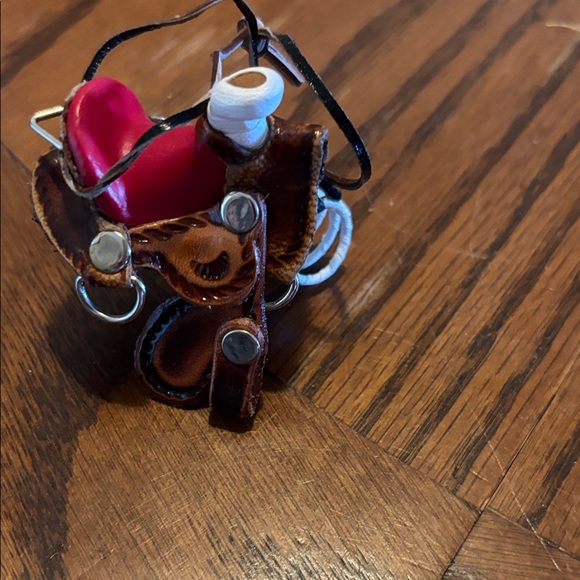 Rustic Brown Leather Saddle Ornament Set - Picture 3 of 4
